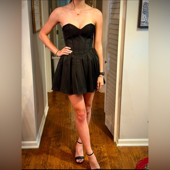 Stunning Oh Polly Formal Dress - Picture 1 of 3